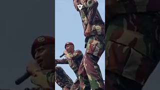 Download lagu ANGGOTA KOPASSUS LUMPUHKAN 8 PREMAN mp3