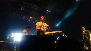 Lo Que Nos Salva- Las Voces+Un Segundo en vivo Groove