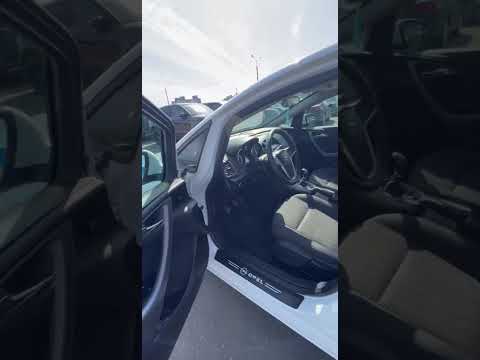 фото opel astra j рестайлинг 0