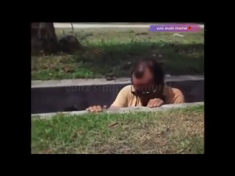 FILEM BUJANG LAPUK KEMBALI DAA Scene Aziz Sattar Jatuh Longkang Kelakar - (Filem Lama & Nostalgia)
