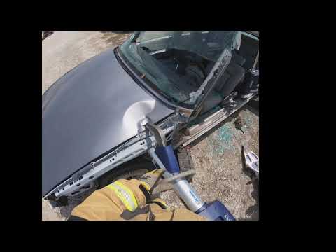 HURST Jaws of Life Demo: Dash Lift with Spreader
