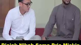 Download lagu Diajak Nikah Sama Pria Miskin Jawaban Wanita Ini Bikin Baper mp3