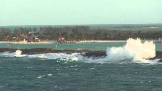 preview picture of video 'Disney Wonder unable to dock at Castaway Cay due to strong wind and current on January 7, 2011'