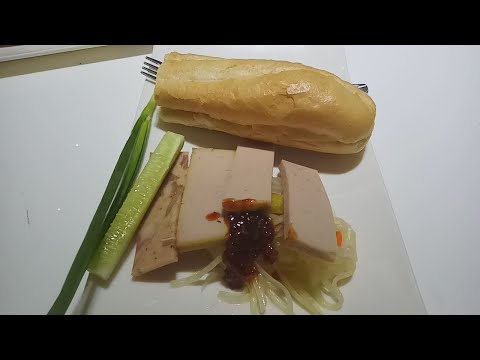 Snacks In Phnom Penh - Cambodian Sandwiches And Dessert - Popular Street Food At Chhbar Ampov