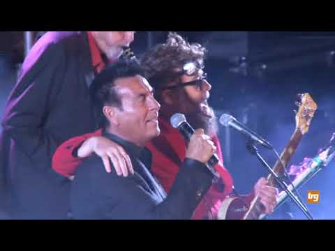 Al Teatro Romano di Gubbio il punk da balera degli Extraliscio