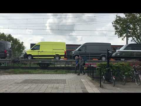 Autotrein passeert Bunnik op 1 mei 2022