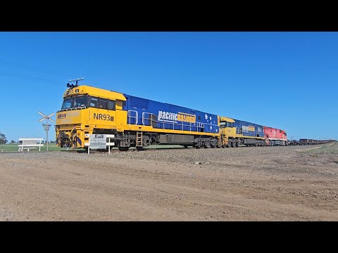 7XM4 PN up Steelie (NRs 93, 71, 74), Spencer Jnc to Melbourne, 1100, 24/8/25, Murtoa VIC 