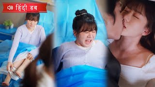 लड़की और सीईओ पूल टेबल पर थे, जिससे उसकी योनि में चीर आया; सीईओ बहुत उग्र था!