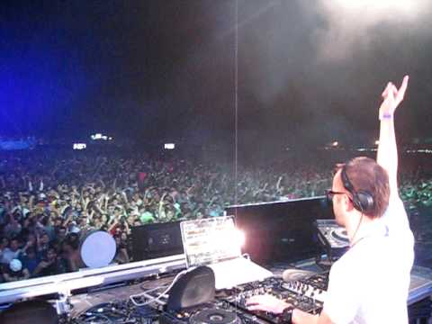 Dj Optick Live @ Liberty Parade 2010 Romania - playing Optick, Sllash & Doppe - Ningua