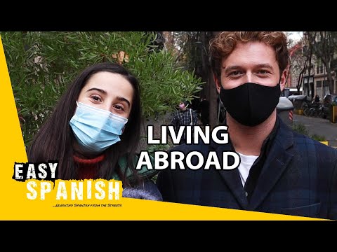 What's the Best Thing About Living Abroad? Ft. Alex Rawlings (Polyglot) | Easy Spanish 220