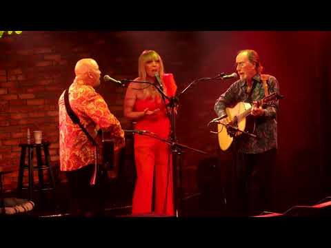 Peter Paul and Mary Alive "500 Miles"