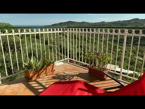 In Liguria a Diano Marina, c'è un rustico pieno di sole