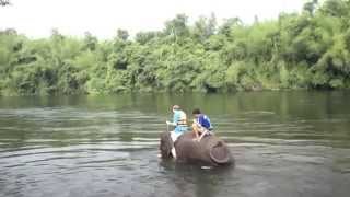 preview picture of video 'Bathing elephant at Taweechai elephant camp Kanchanaburi Thailand 2014 อาบน้ำช้าง'