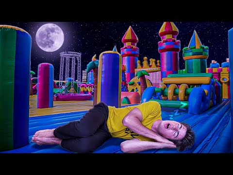 PASSEI A NOITE NO MAIOR CASTELO INFLÁVEL DO MUNDO!