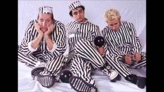 Green Day - Letterbomb ( Nobody likes you )