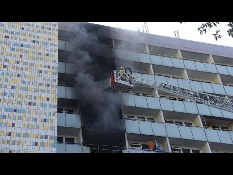 Berlin Friedrichsfelde: Großbrand in Hochhaus