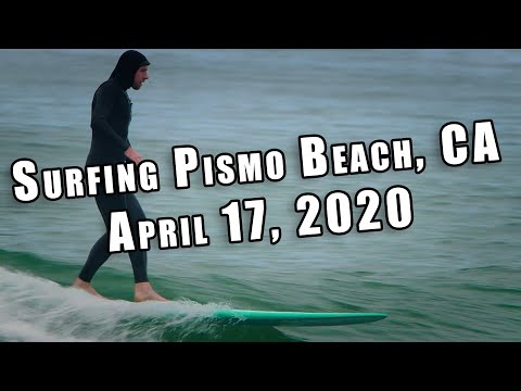 Surfing mewġ divertenti fi Pismo