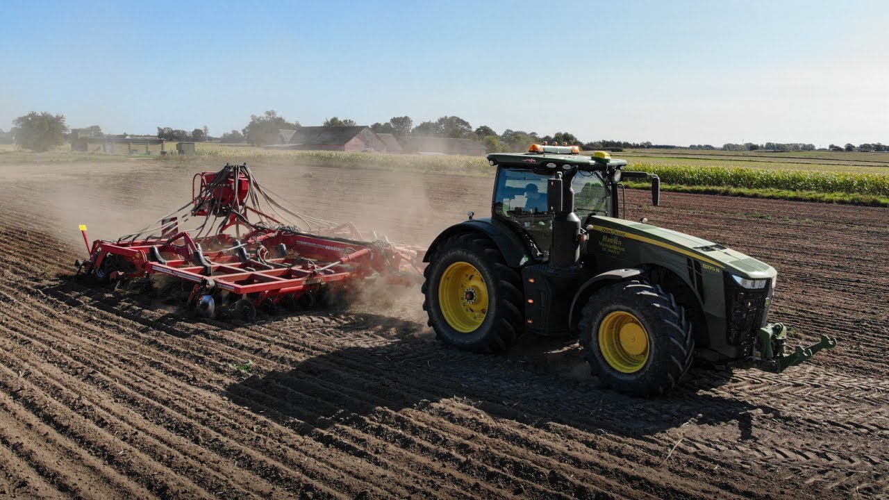 Hansen Maskinstation | John Deere 8370r cultivating with a Horsch Tiger 6 MT