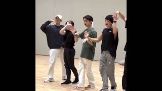 Download lagu Joshua slapped his face when he made a mistake during their practice💎#seventeen#joshua#hoshi#woozi mp3