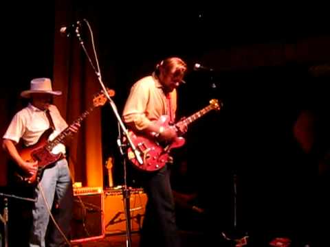 Kid Andersen plays guitar with & without hands!