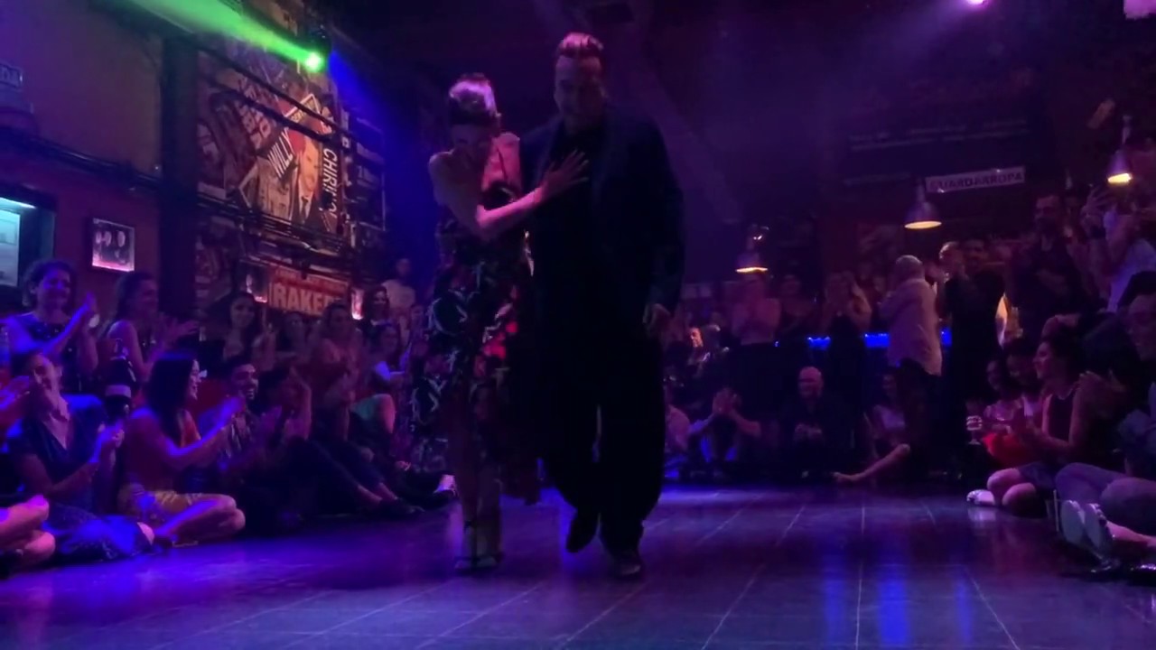 Moira Castellano y Chicho Frúmboli - Los Muchachos De Antes-Milonga Del 900