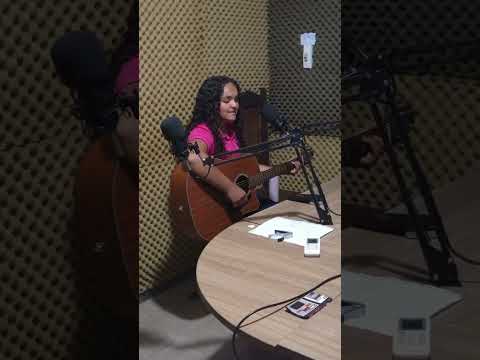 ESTER DIAS NO PROGRAMA DA RÁDIO DE DOM CAVATI-MG, CANTANDO DIA DE FORMATURA