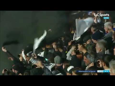 ¡TREMENDO! el recibimiento de allboys en el superclásico del ascenso (no se ve nada)...