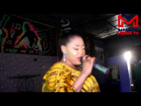 AISHA VUVUZELA ALIVYOWARUSHA MASHABIKI WA TAARABU KRISMASI VINGUNGUTI/ALIPTIA JAHAZI, YATMK  N.K...