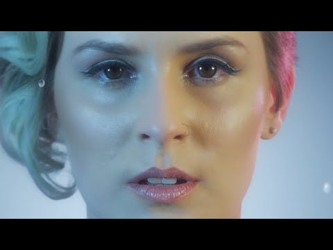 ♫ Probably ♫ - Luiza Caspary (Videoclipe com Audiodescrição)