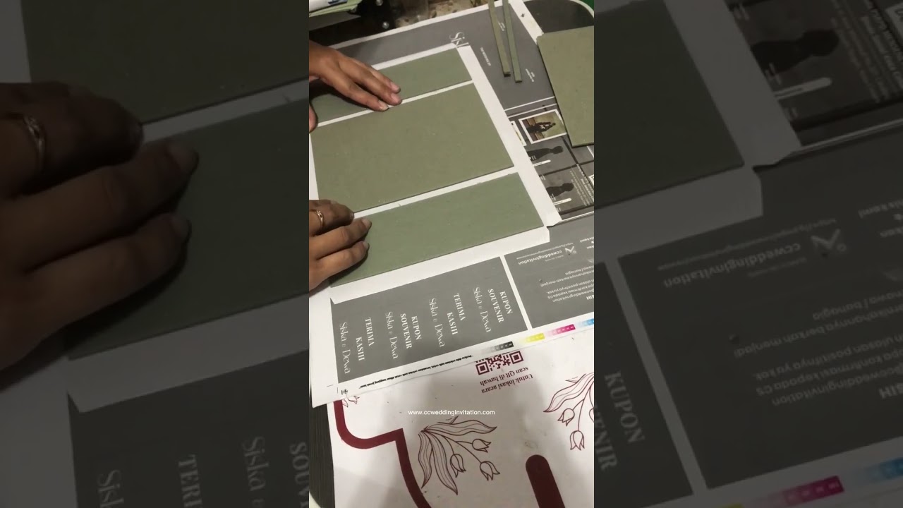 Undangan model hardcover lipat 3, desain bisa disesuaikan #ccweddinginvitation  #undanganpernikahan