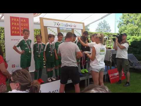 Fotbalmánie 2017, předání poháru vítězi turnaje SK Zbraslav