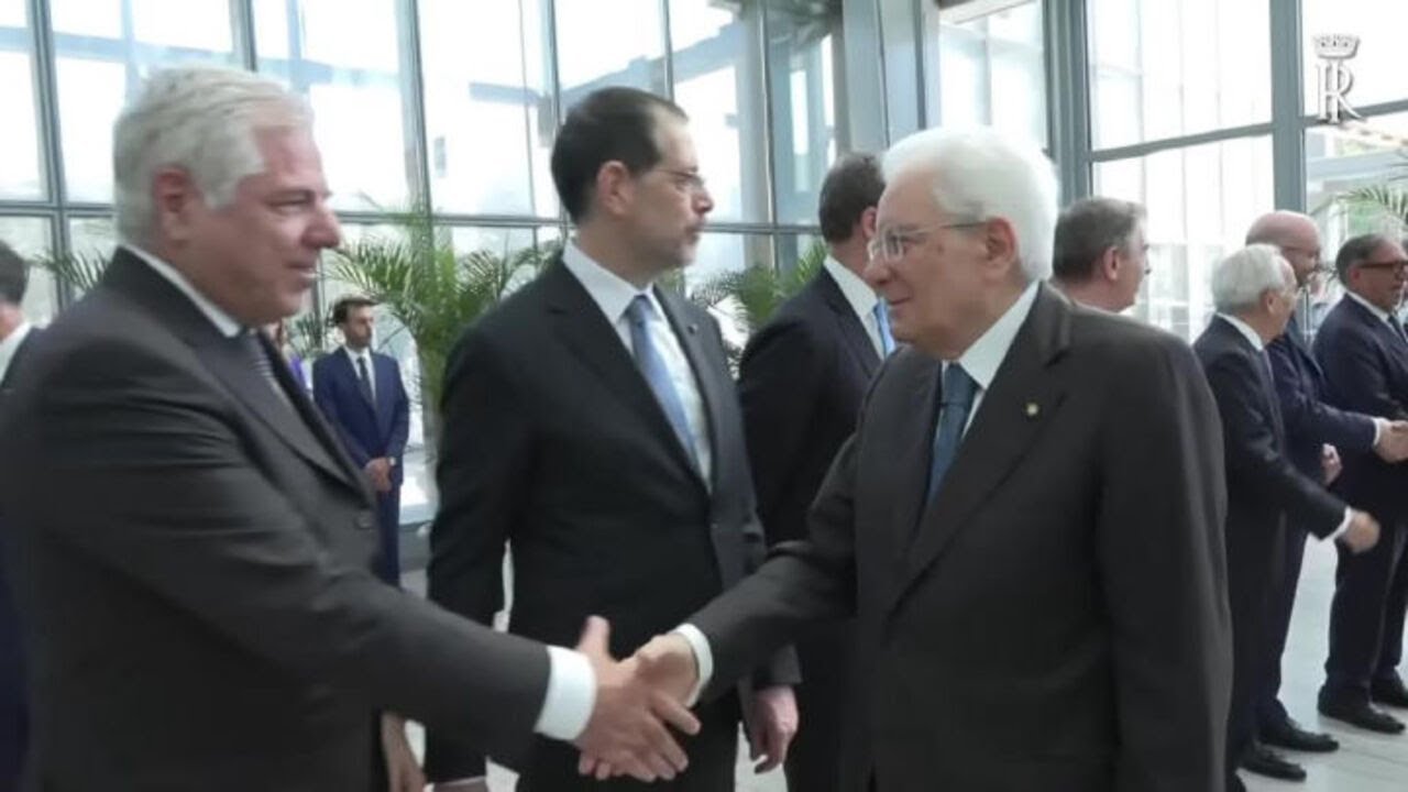 Standing ovation per Mattarella, al suo arrivo all'Assemblea di Confindustria alla Nuvola