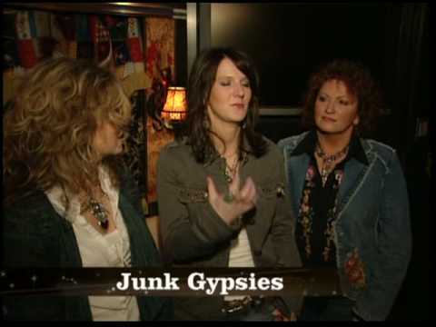 download lagu mp3 mp4 Cmt Bus, download lagu Cmt Bus gratis, unduh video klip Cmt Bus