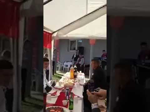 Sadik Hasanović  sa grupom Sateliti   "Hej ko na Bozic u Kravicu dođe" uzivo pjesma o Naseru Oricu