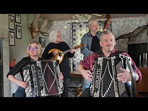 Midnattsol över Pajala  Fredrik Hangasjärvi Heidi Haapasaari  Katarina Jonsson Anders Aasa