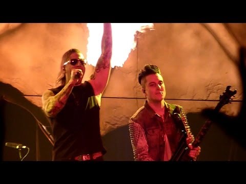 Avenged Sevenfold - Critical Acclaim (Live - Phones 4u Arena, Manchester, UK, Nov 2013)