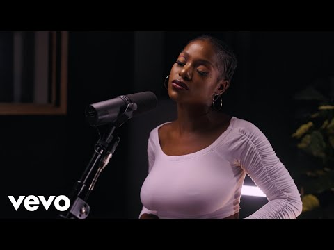 Nana Atta - iQhude (Live At Universal Music Studios / 2022 / Acoustic)