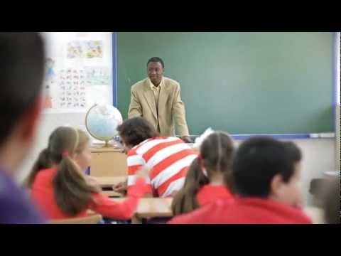 Café Bombón - No quiero ser mayor (Videoclip Oficial)