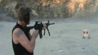 preview picture of video 'Rapid Firing a S&W M&P AR-15'