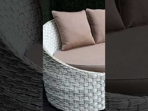 Диванчик плетений з ротангу 