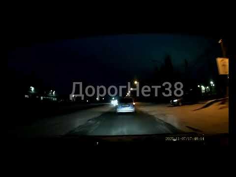 #хрюша Скинул мусор на проезжую часть под колеса , в движение тс. Усть-Илимск