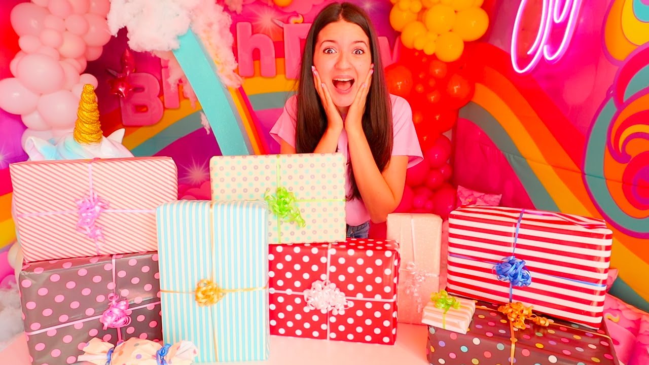 SOFÌ APRE I REGALI DI COMPLEANNO DI LUÌ! SORPRESA!! | Me contro Te