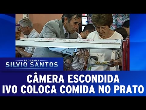 Câmera Escondida (23/10/16) - Ivo coloca comida no prato