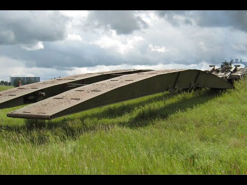 Russian troops build pontoon bridges to ferry tanks across rivers