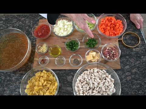 Sneek Peek: Tradizionale Neapolitan Pasta e Fagioli (Pasta & Beans Soup)