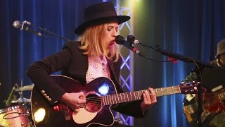 ZZ Ward "Love 3X": Rock Revival Showroom Sessions