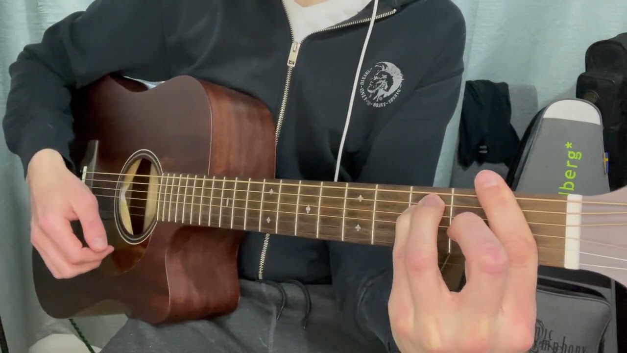 Roberto Barlocci playing the Space Oddity strumming riff on acoustic guitar