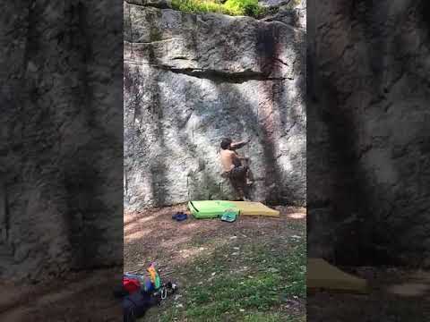 Val Daone boulder - sector la plana - Angiolino superstar (sit start) 7a