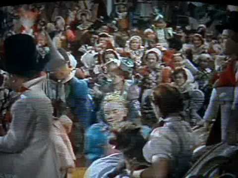 hanging midgit see it to the left to the top