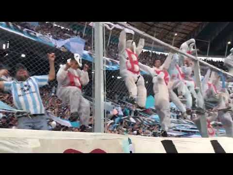 "Y para el Rojo, por favor, un minuto de silencio " Barra: La Guardia Imperial &bull; Club: Racing Club &bull; País: Argentina